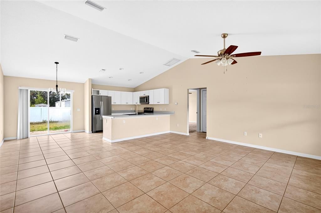 For Sale: $275,000 (3 beds, 2 baths, 1433 Square Feet)