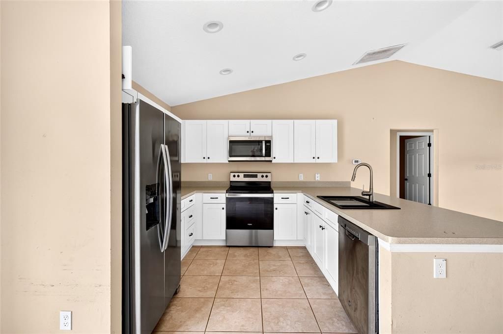 For Sale: $275,000 (3 beds, 2 baths, 1433 Square Feet)