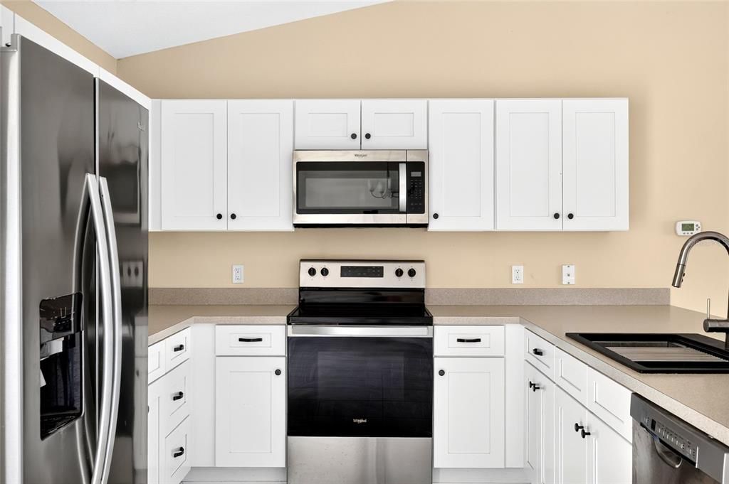 For Sale: $275,000 (3 beds, 2 baths, 1433 Square Feet)