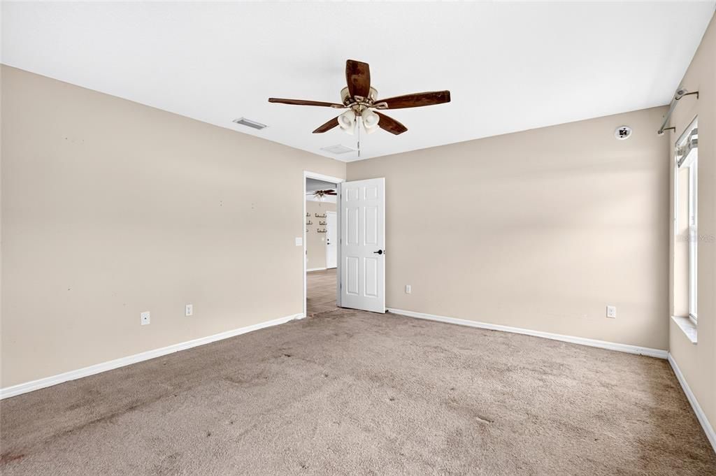 For Sale: $275,000 (3 beds, 2 baths, 1433 Square Feet)