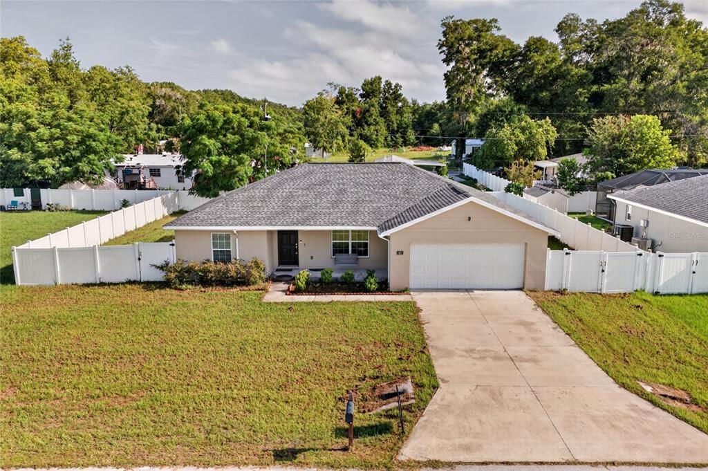 For Sale: $275,000 (3 beds, 2 baths, 1433 Square Feet)