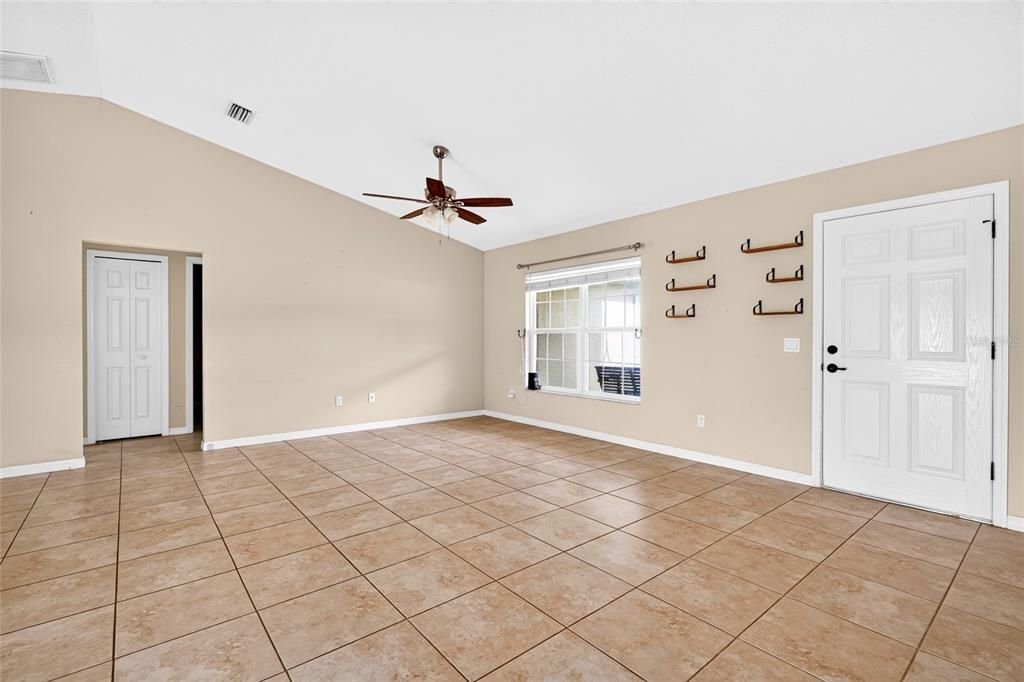 For Sale: $275,000 (3 beds, 2 baths, 1433 Square Feet)