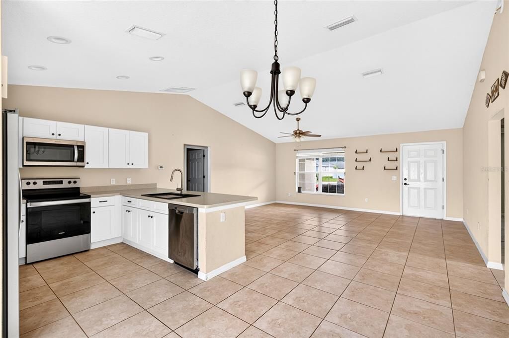 For Sale: $275,000 (3 beds, 2 baths, 1433 Square Feet)