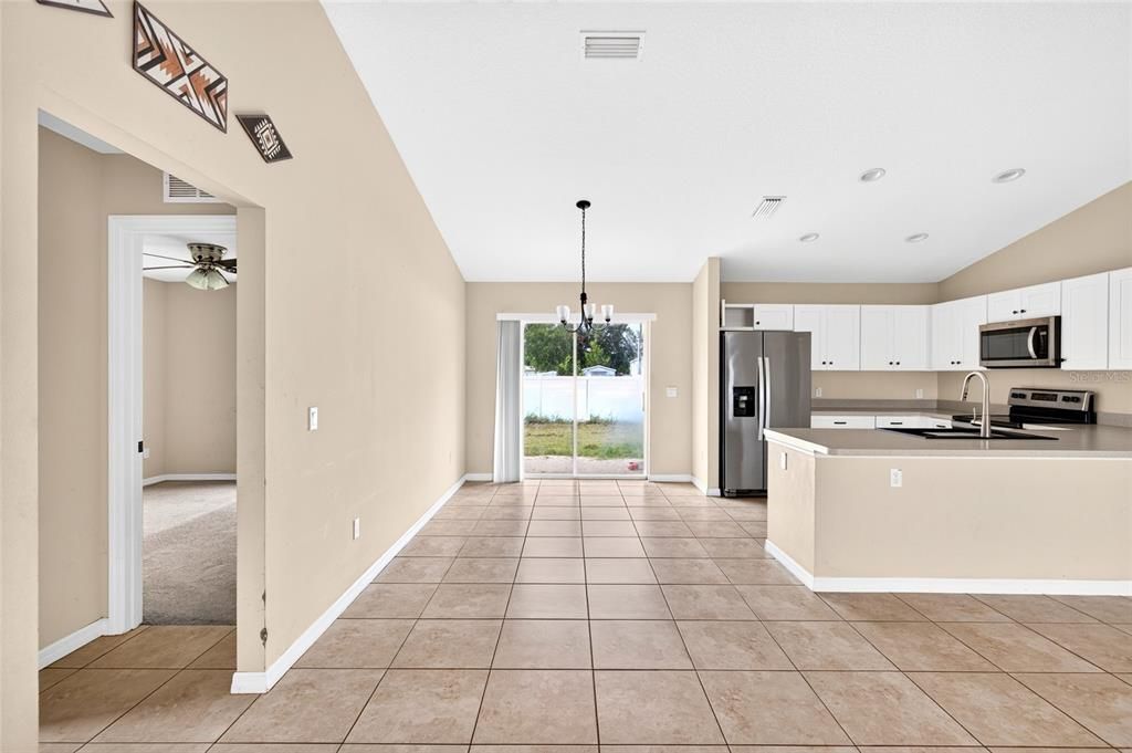 For Sale: $275,000 (3 beds, 2 baths, 1433 Square Feet)