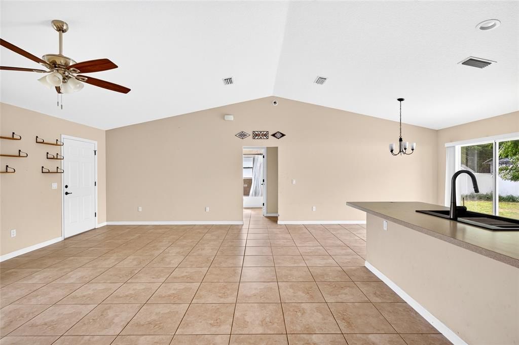 For Sale: $275,000 (3 beds, 2 baths, 1433 Square Feet)