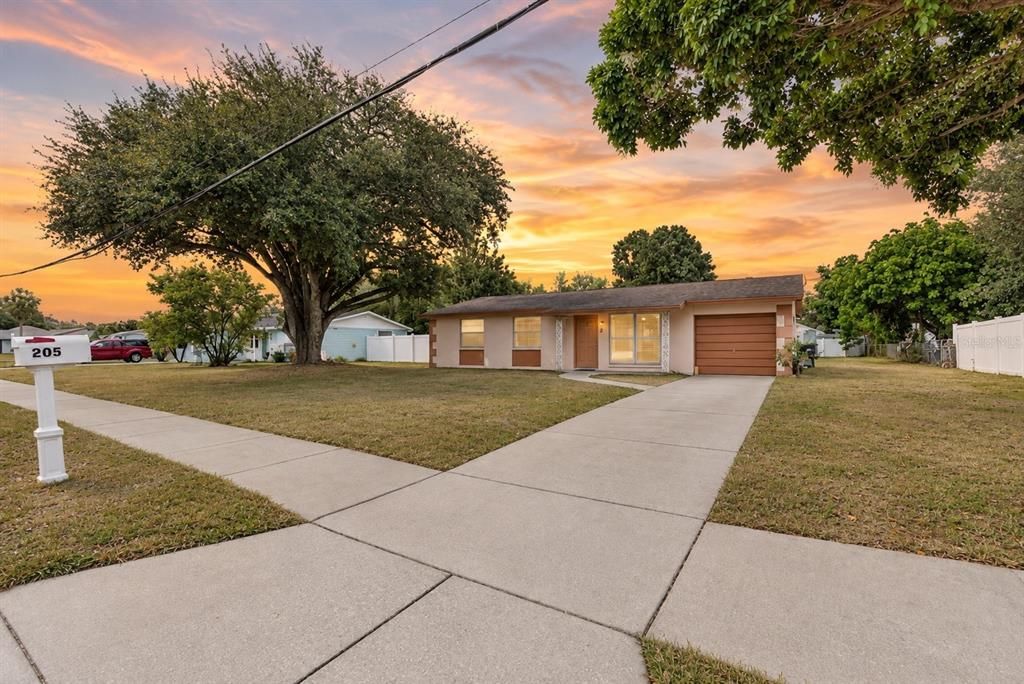 For Sale: $279,900 (4 beds, 1 baths, 1302 Square Feet)
