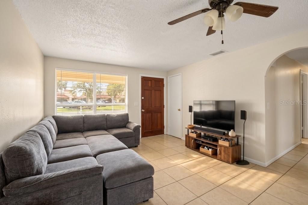 For Sale: $279,900 (4 beds, 1 baths, 1302 Square Feet)