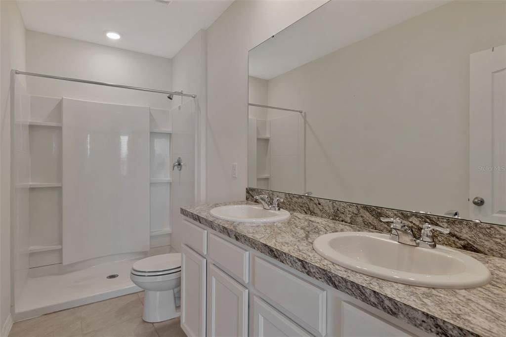 На продажу: $259,990 (3 спален, 2 ванн, 1692 Квадратных фут)