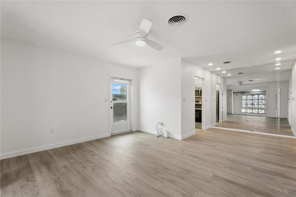 For Sale: $299,900 (2 beds, 2 baths, 851 Square Feet)