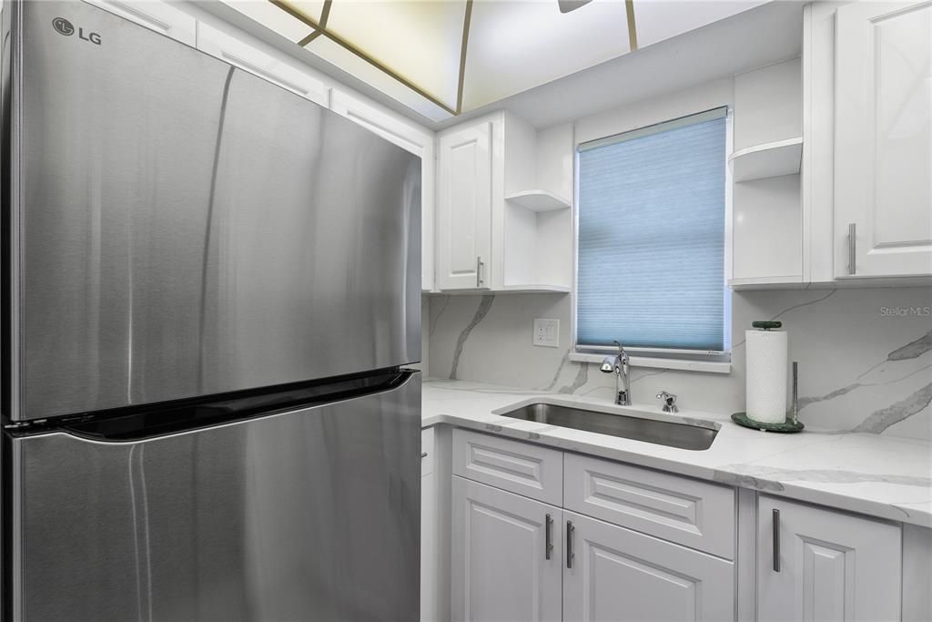 For Sale: $299,900 (2 beds, 2 baths, 851 Square Feet)