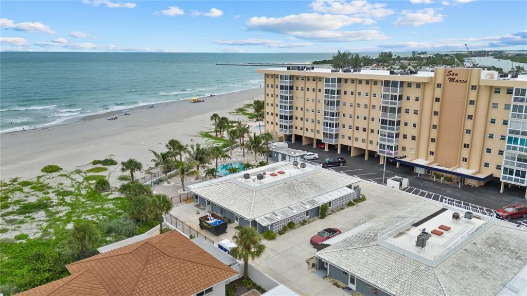 For Sale: $299,900 (2 beds, 2 baths, 851 Square Feet)