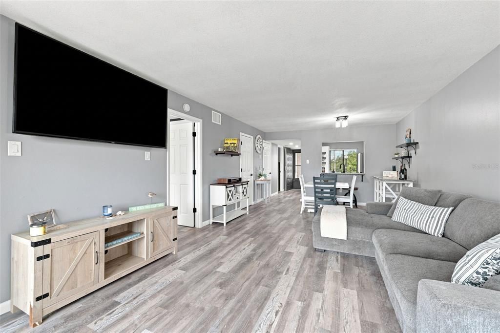 En Venta: $350,000 (2 camas, 2 baños, 1065 Pies cuadrados)