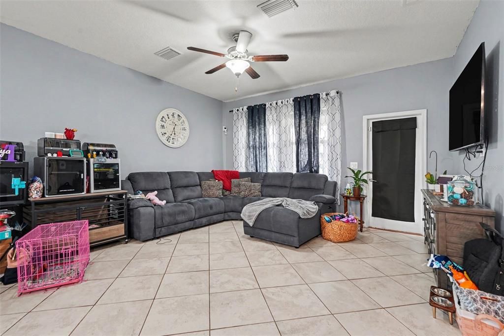 For Sale: $420,000 (5 beds, 3 baths, 2471 Square Feet)