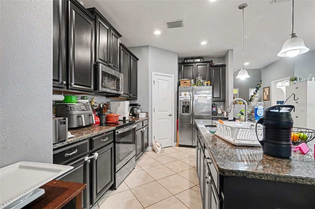 For Sale: $420,000 (5 beds, 3 baths, 2471 Square Feet)