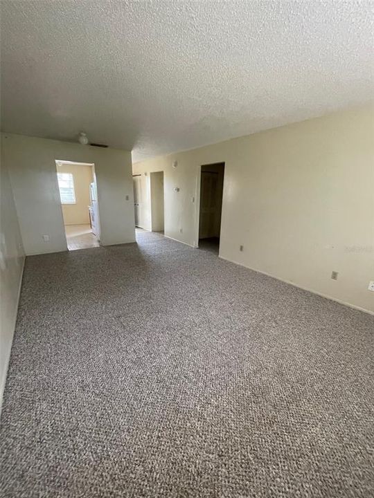 For Rent: $1,100 (2 beds, 1 baths, 818 Square Feet)