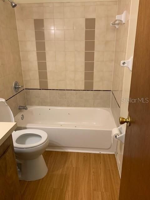 For Rent: $1,100 (2 beds, 1 baths, 818 Square Feet)