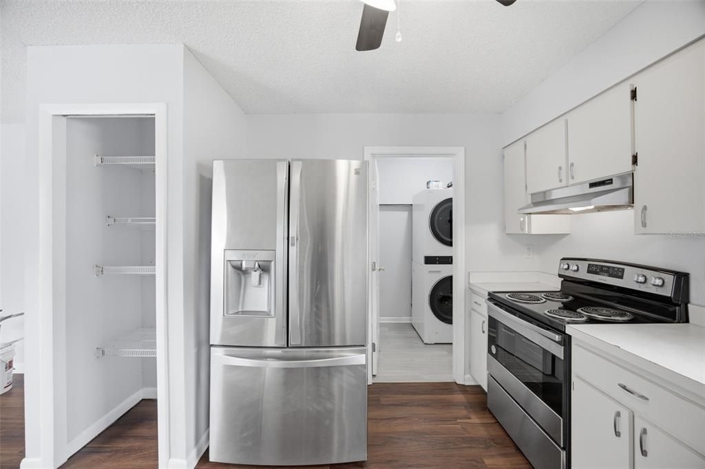 For Rent: $1,900 (2 beds, 1 baths, 720 Square Feet)