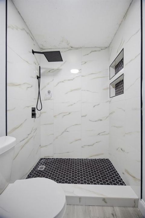 For Rent: $1,900 (2 beds, 1 baths, 720 Square Feet)