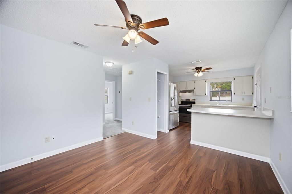 For Rent: $1,900 (2 beds, 1 baths, 720 Square Feet)