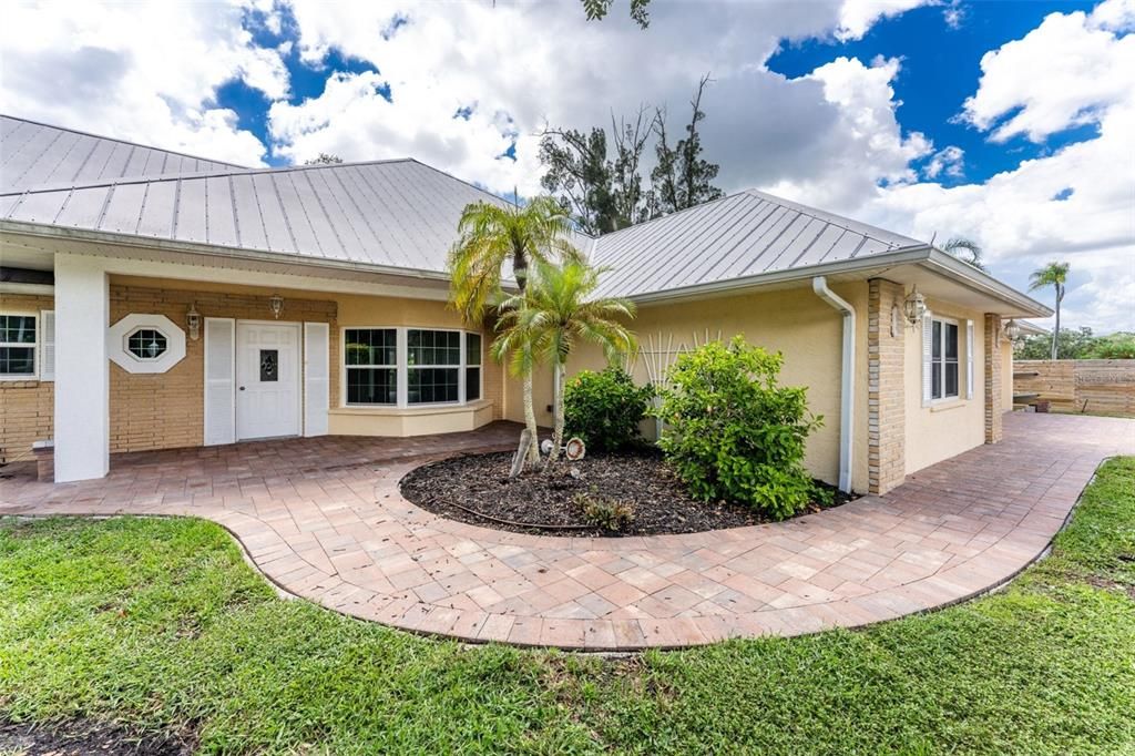 For Sale: $1,000,000 (3 beds, 3 baths, 2614 Square Feet)