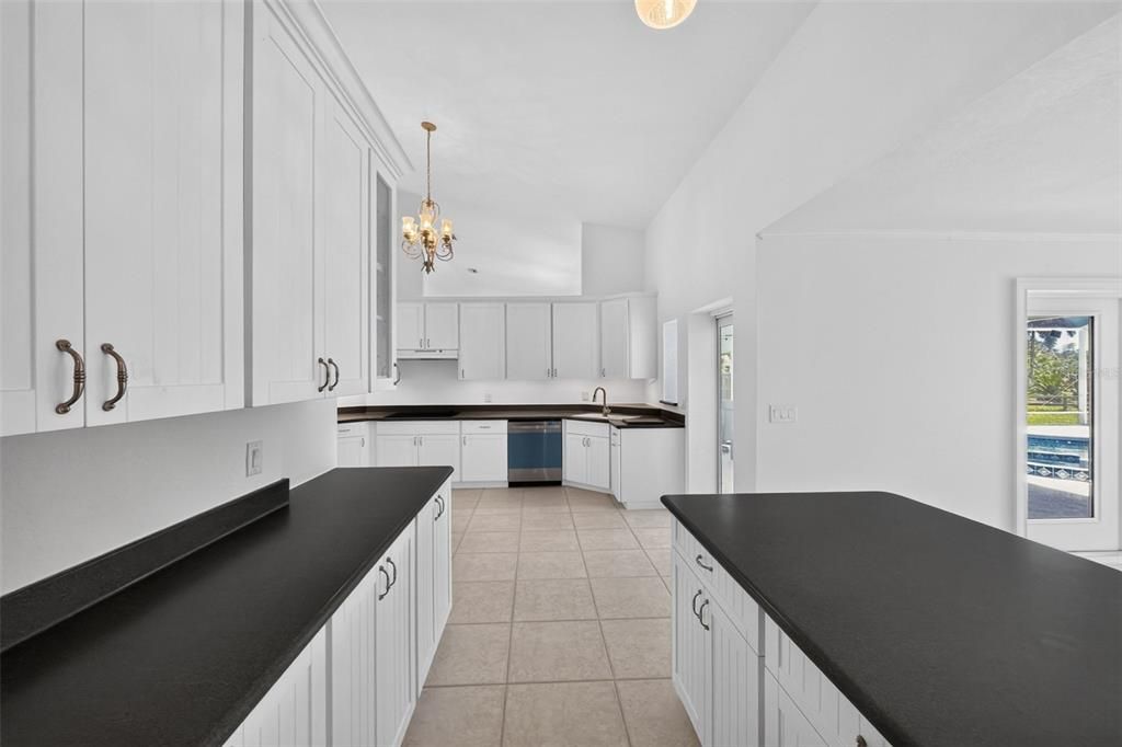 For Sale: $1,000,000 (3 beds, 3 baths, 2614 Square Feet)