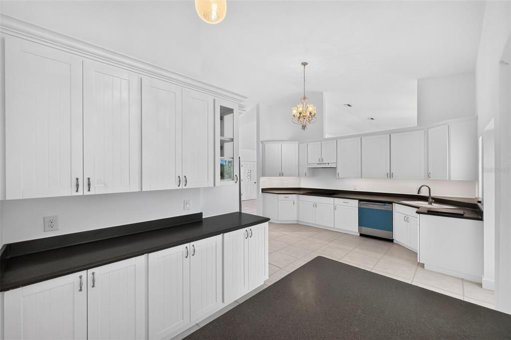 For Sale: $1,000,000 (3 beds, 3 baths, 2614 Square Feet)