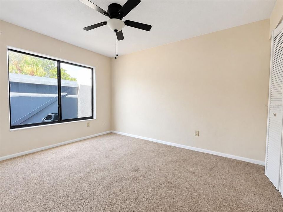 Activo con contrato: $284,000 (3 camas, 2 baños, 1284 Pies cuadrados)