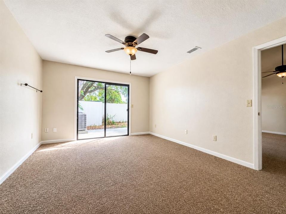 Activo con contrato: $284,000 (3 camas, 2 baños, 1284 Pies cuadrados)