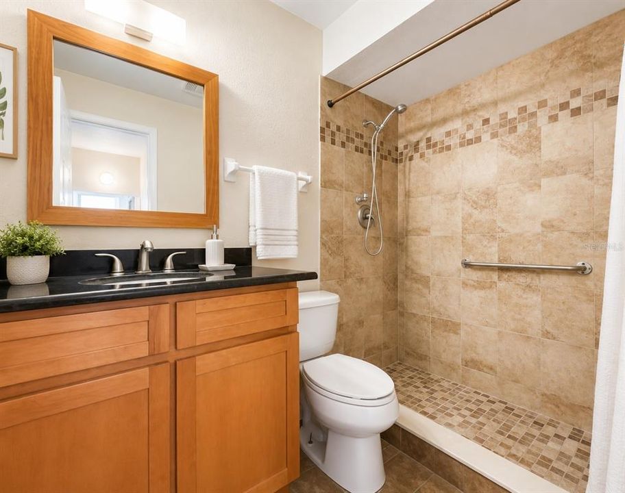 Activo con contrato: $284,000 (3 camas, 2 baños, 1284 Pies cuadrados)