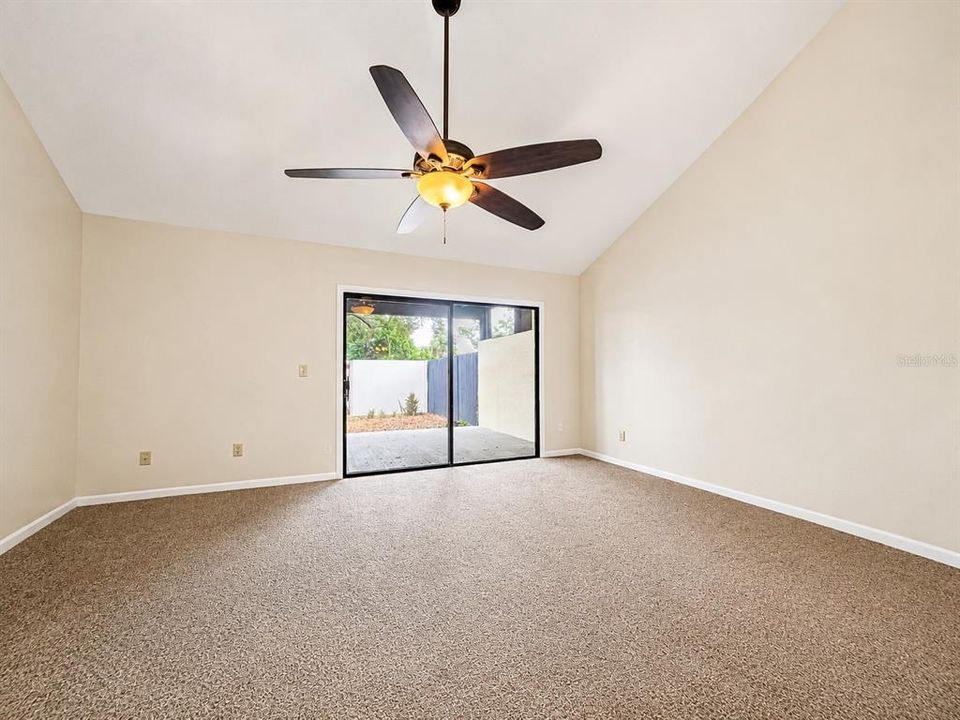 Activo con contrato: $284,000 (3 camas, 2 baños, 1284 Pies cuadrados)
