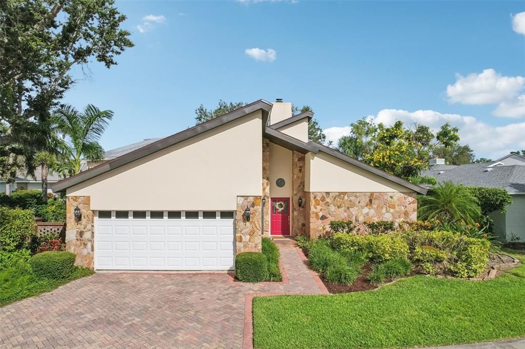 For Sale: $599,000 (3 beds, 2 baths, 1952 Square Feet)