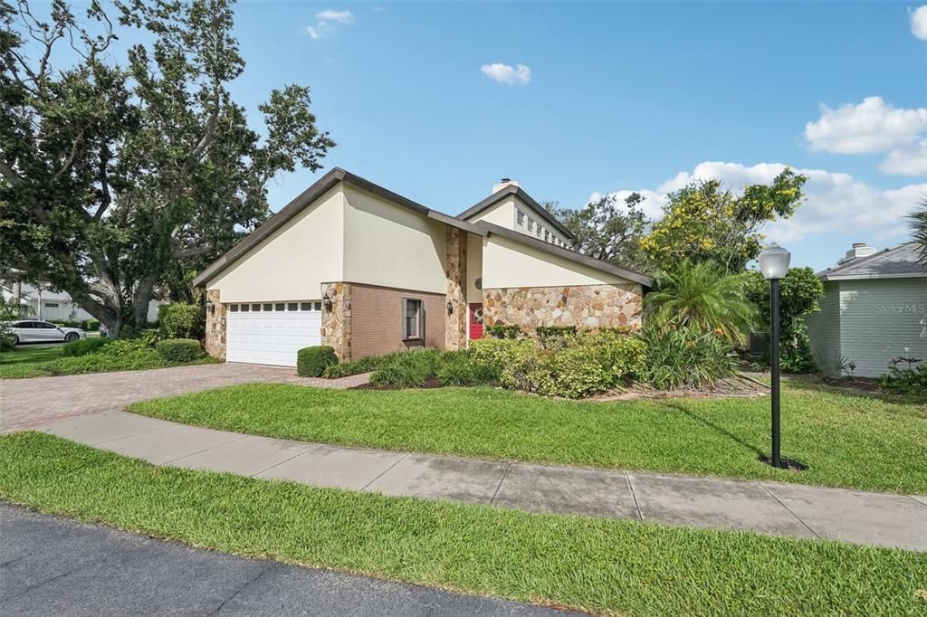 For Sale: $599,000 (3 beds, 2 baths, 1952 Square Feet)