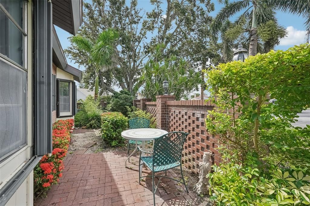 For Sale: $599,000 (3 beds, 2 baths, 1952 Square Feet)