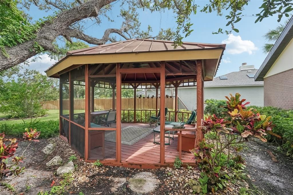 For Sale: $599,000 (3 beds, 2 baths, 1952 Square Feet)
