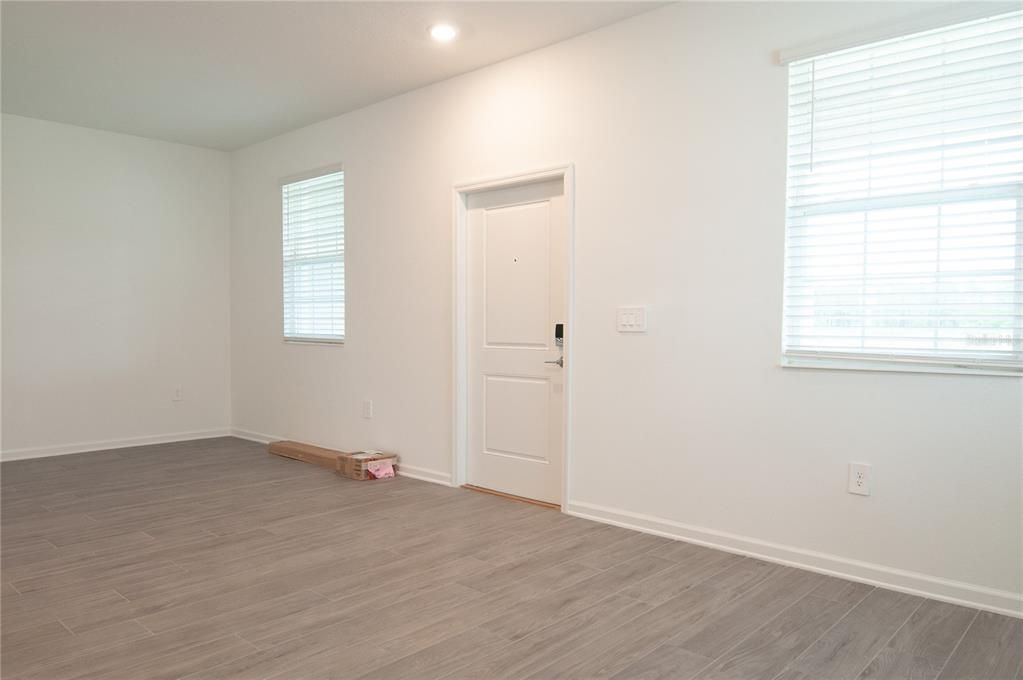For Rent: $2,800 (3 beds, 2 baths, 1599 Square Feet)