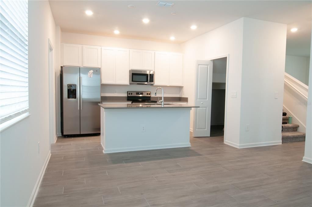 For Rent: $2,800 (3 beds, 2 baths, 1599 Square Feet)