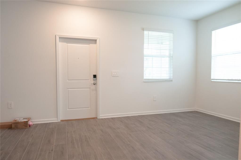 For Rent: $2,800 (3 beds, 2 baths, 1599 Square Feet)