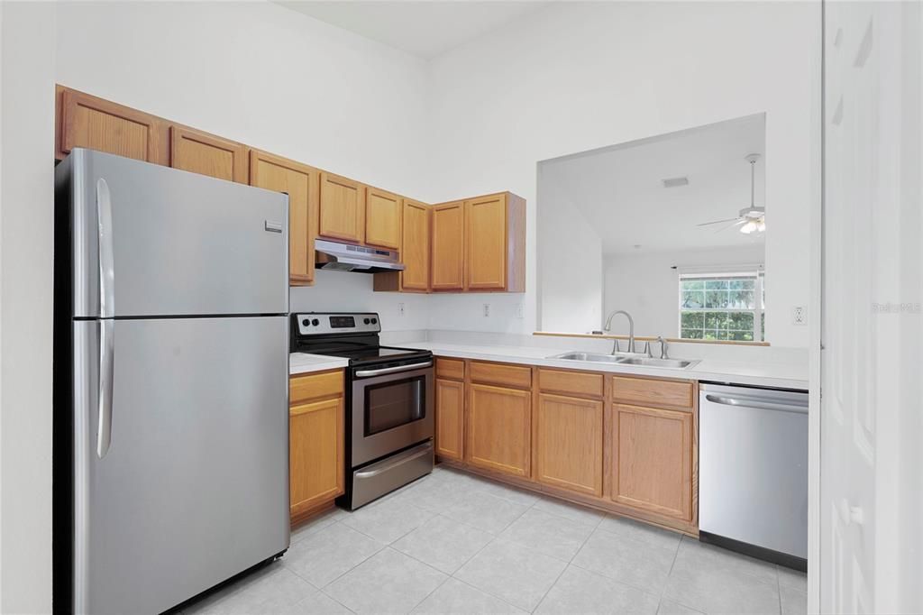 En Venta: $330,000 (3 camas, 2 baños, 1403 Pies cuadrados)