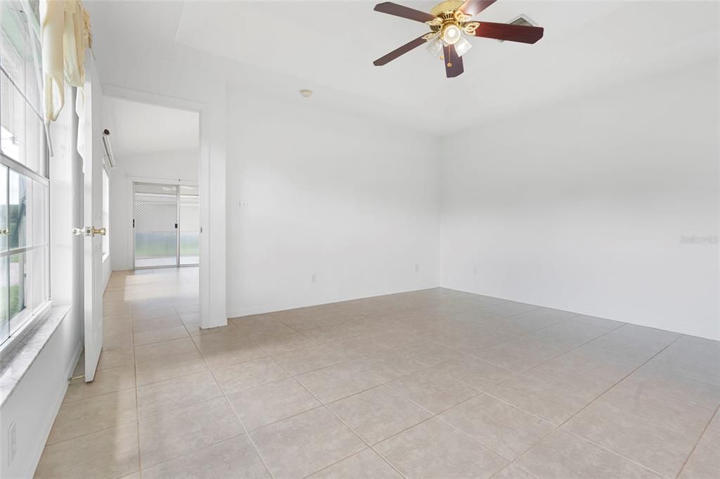 En Venta: $330,000 (3 camas, 2 baños, 1403 Pies cuadrados)