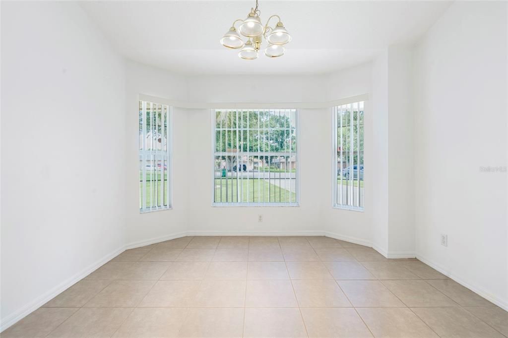 En Venta: $330,000 (3 camas, 2 baños, 1403 Pies cuadrados)