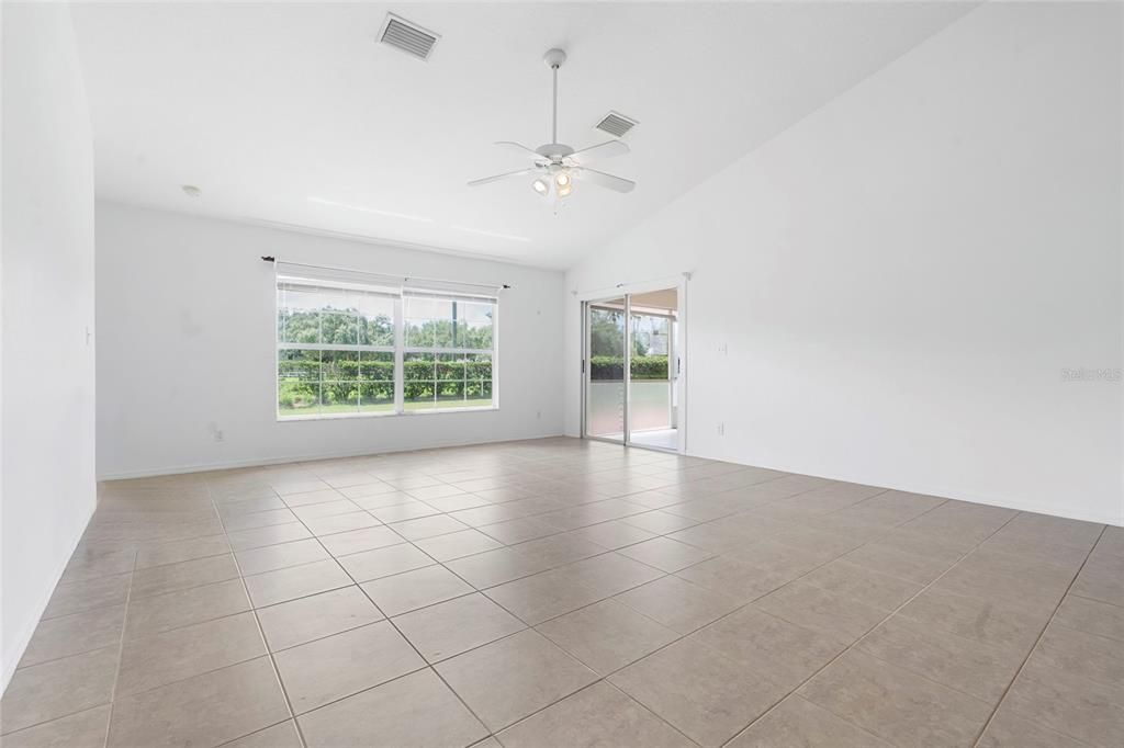 En Venta: $330,000 (3 camas, 2 baños, 1403 Pies cuadrados)