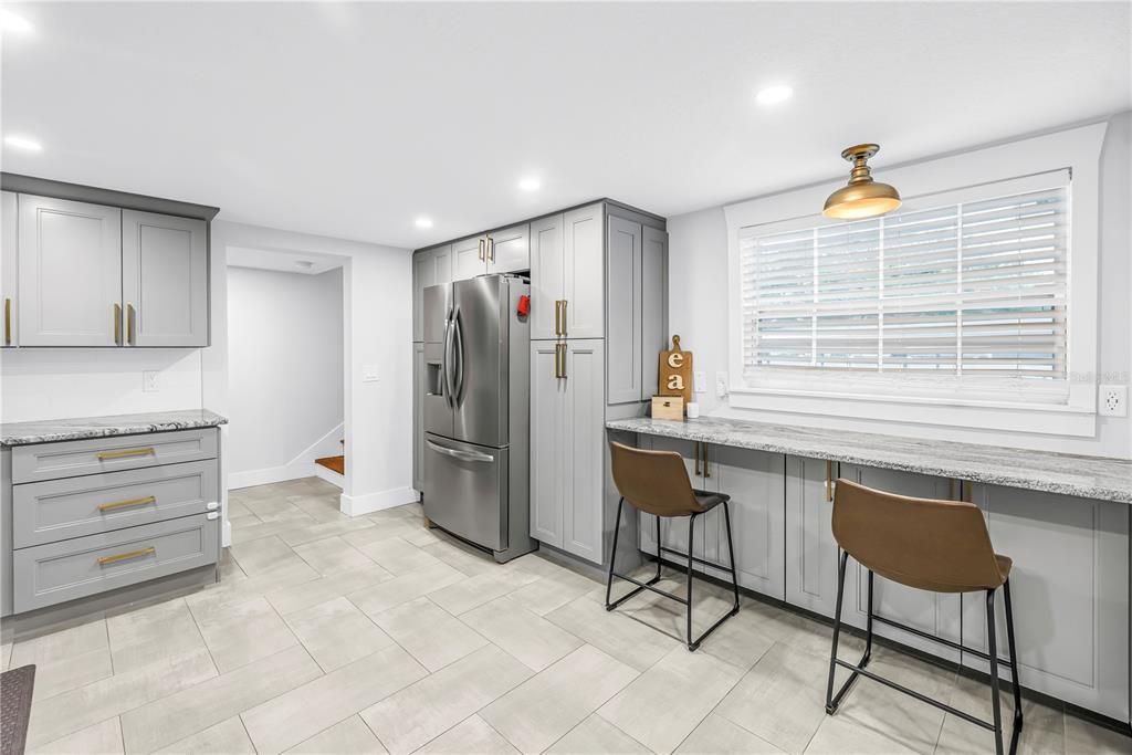 Activo con contrato: $689,000 (3 camas, 2 baños, 1978 Pies cuadrados)