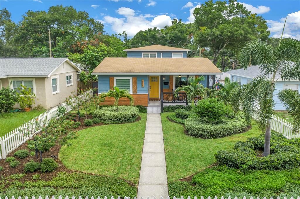 Activo con contrato: $689,000 (3 camas, 2 baños, 1978 Pies cuadrados)