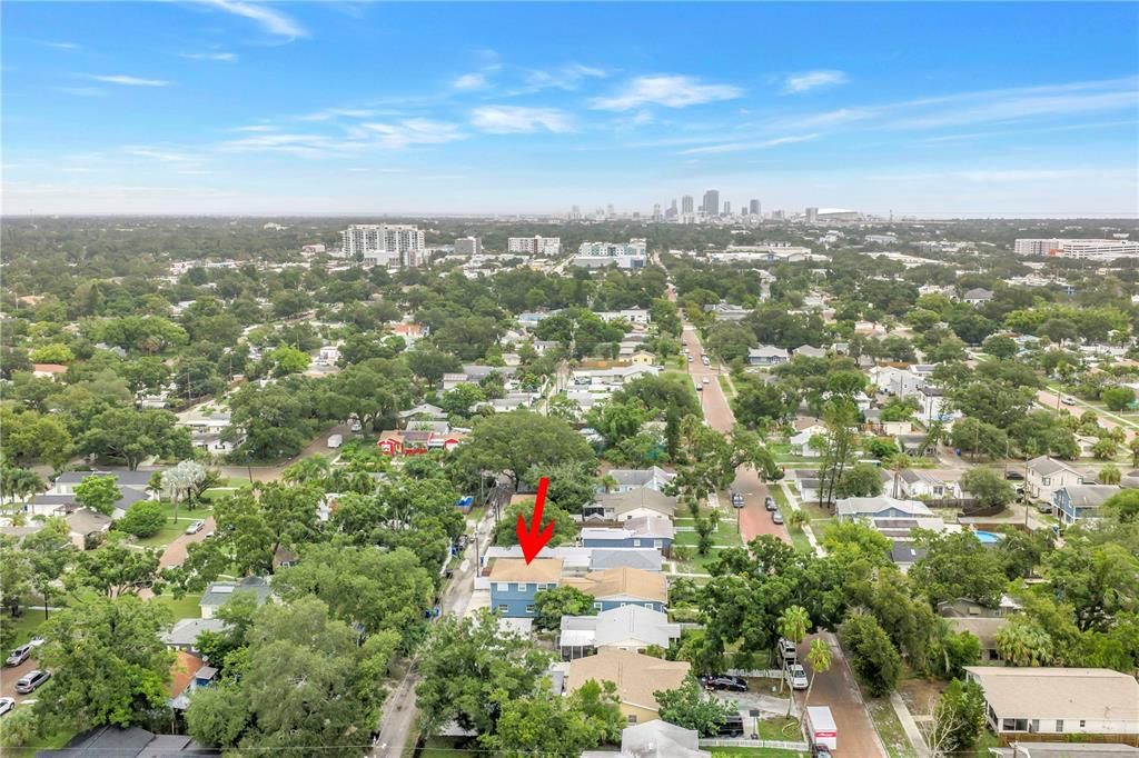 Activo con contrato: $689,000 (3 camas, 2 baños, 1978 Pies cuadrados)