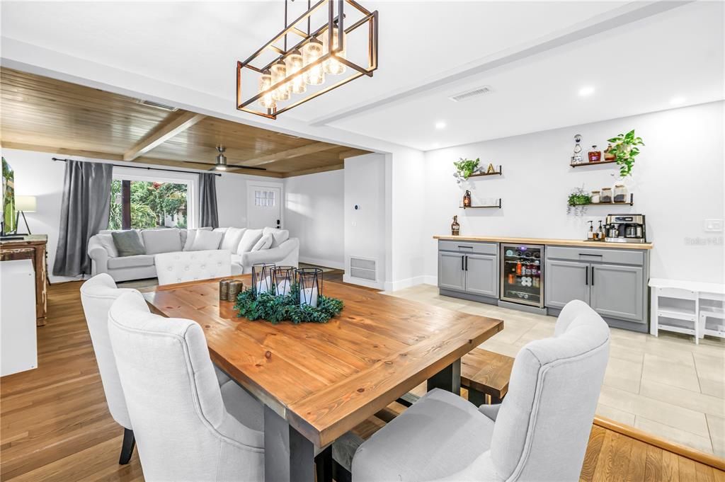 Activo con contrato: $689,000 (3 camas, 2 baños, 1978 Pies cuadrados)