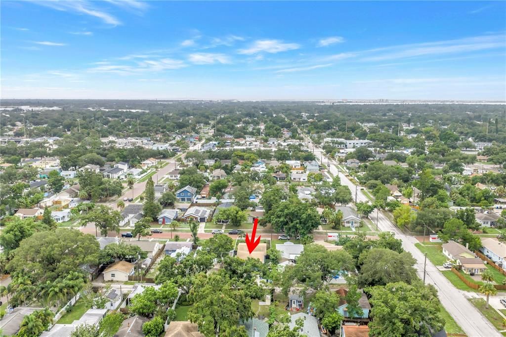 Activo con contrato: $689,000 (3 camas, 2 baños, 1978 Pies cuadrados)