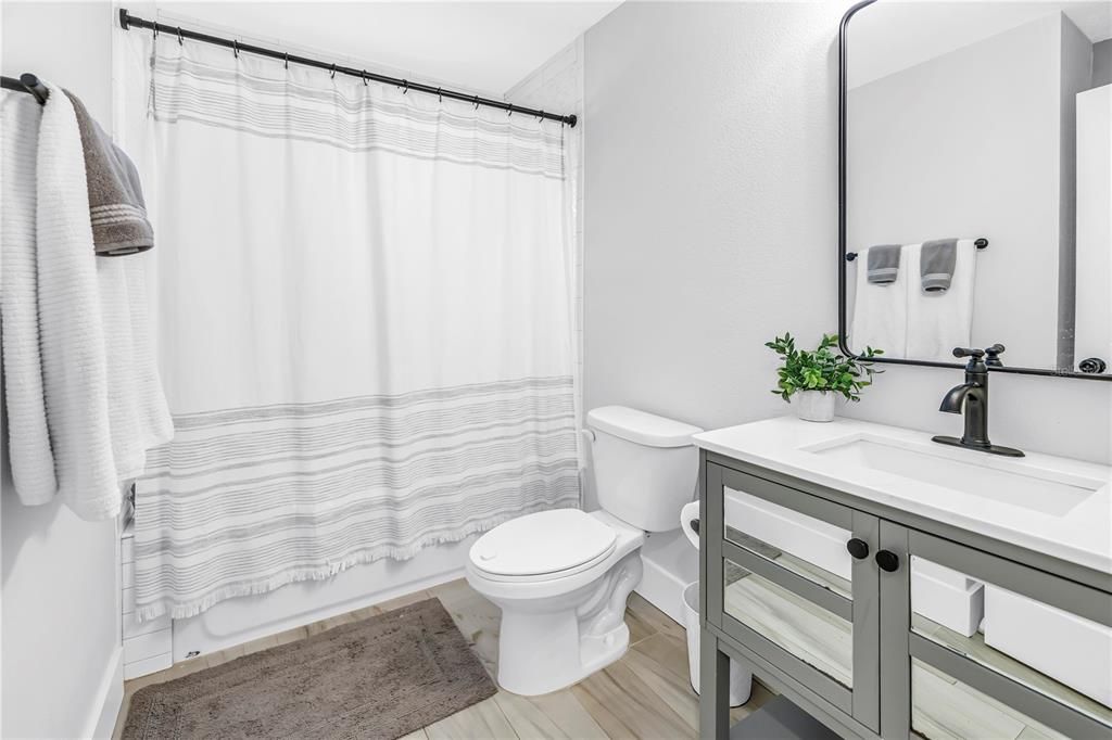 Activo con contrato: $689,000 (3 camas, 2 baños, 1978 Pies cuadrados)