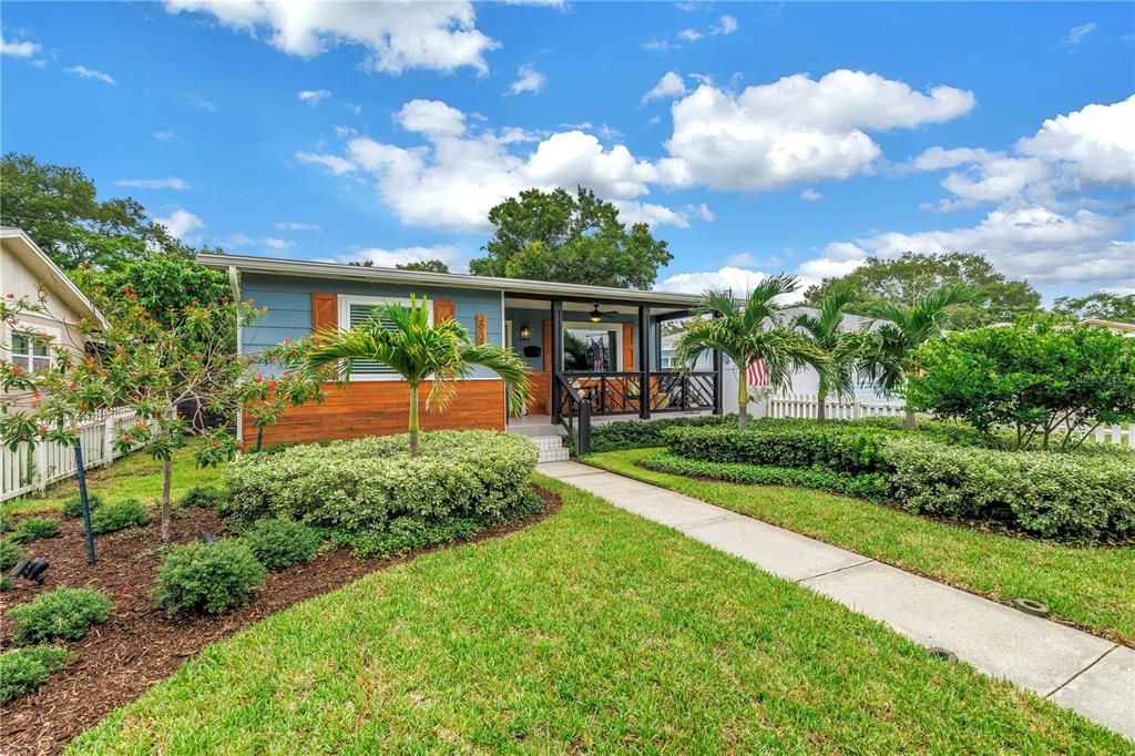 Activo con contrato: $689,000 (3 camas, 2 baños, 1978 Pies cuadrados)