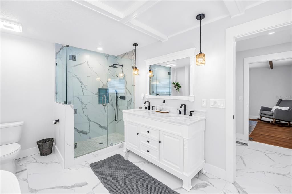 Activo con contrato: $689,000 (3 camas, 2 baños, 1978 Pies cuadrados)