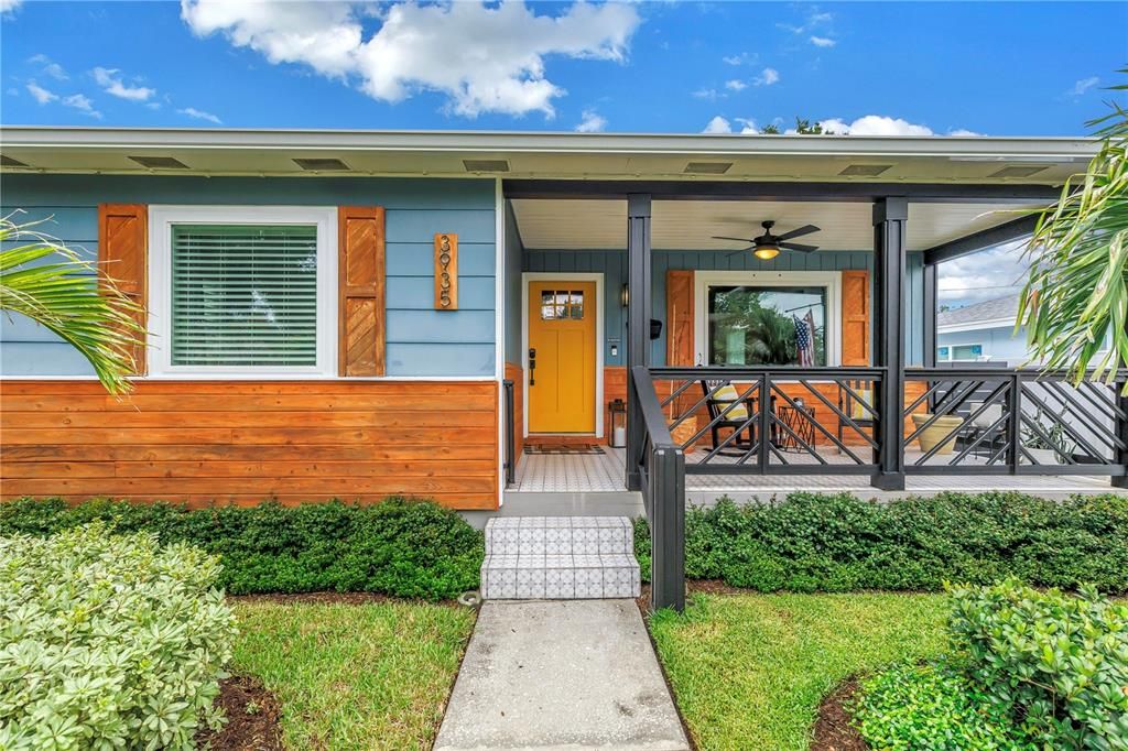 Activo con contrato: $689,000 (3 camas, 2 baños, 1978 Pies cuadrados)